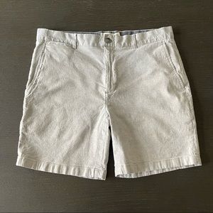 Men’s gray shorts